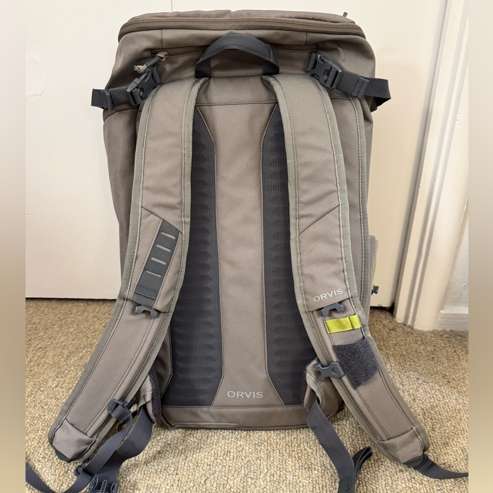 Orvis Brown & Olive Green “Bug Out 25L” Backpack - Like New! Never Used! - Picture 5 of 6